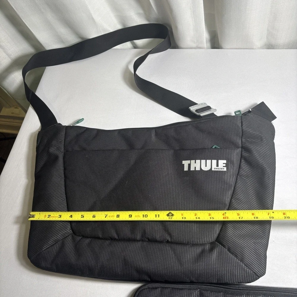 THULE Sweden Messenger Bag + Laptop Sleeve 15
